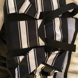 Thirty One Zip top Organizing Utility Tote